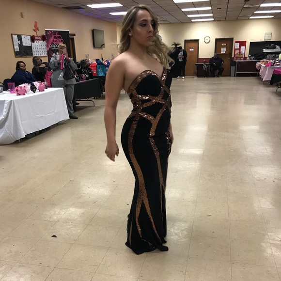 Beautiful Black/Copper Grown - Picture 6 of 6